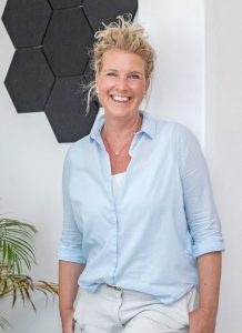 Immobilienmaklerin Nicole Erdmann in Ihrem Büro in Schleswig